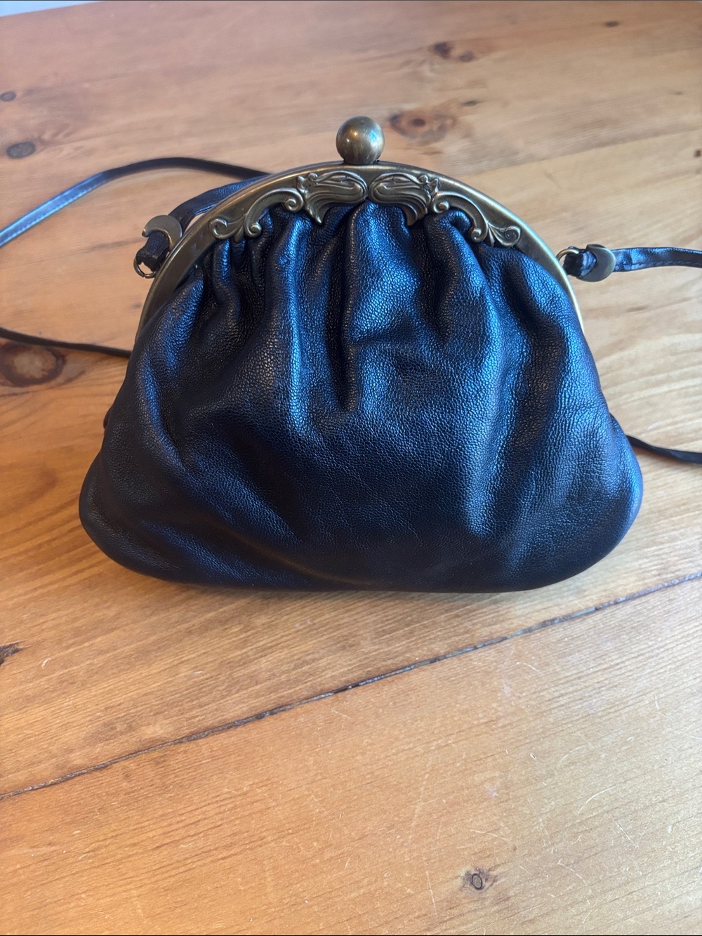 Vintage Eaton Italian Leather Kisslock Crossbody Frame Purse Black